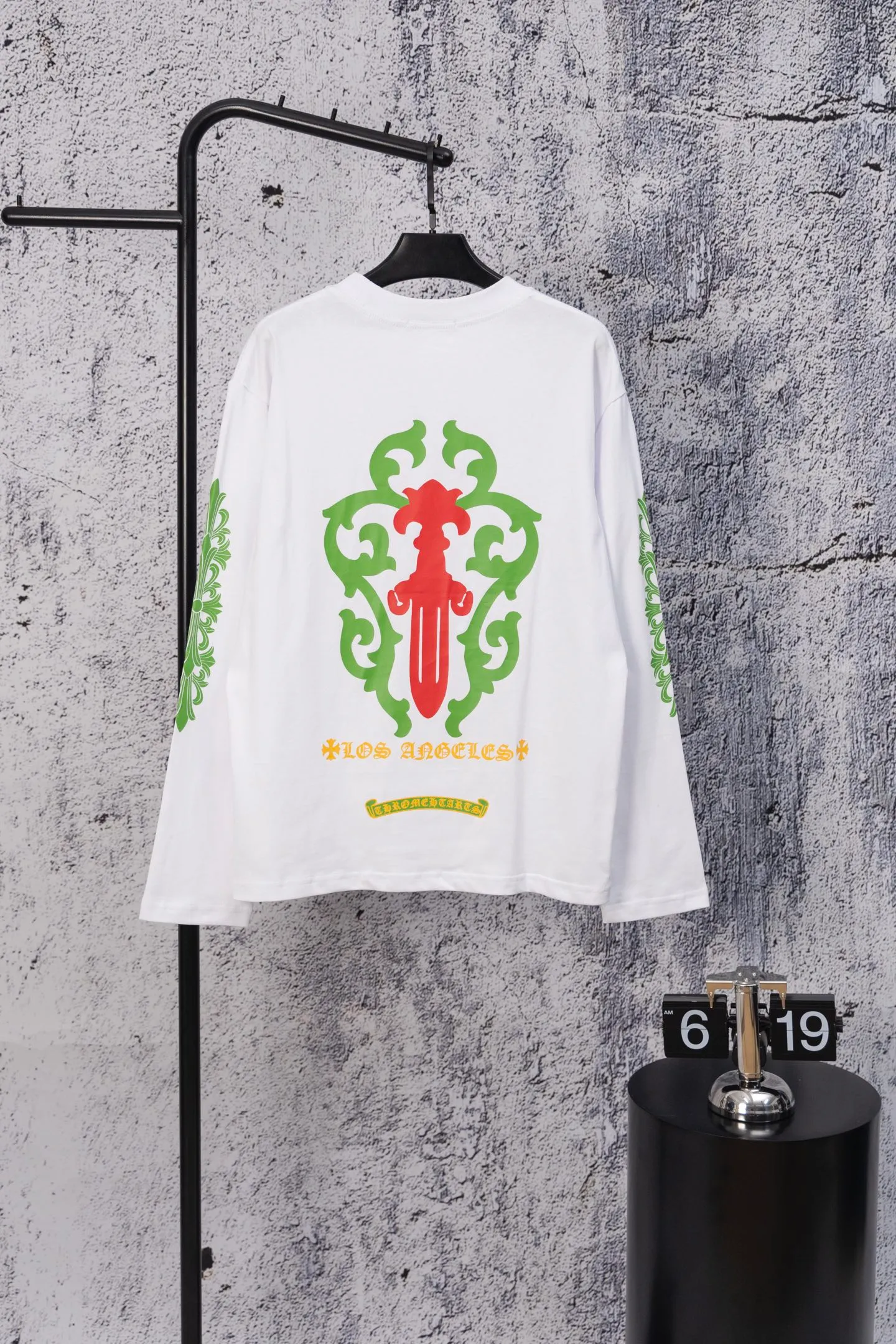 P190 Chrome Hearts CH Chrome Hearts autumn new LA limited totem sword couple style long-sleeved T! Loose fit! Yu Shuxin and other celebrities have the same style! Made of top quality 320g pure cotton fabric! High-end fabrics feel incomparable! Pullover round neck long-sleeved T-shirt, official synchronization, high version, high quality, fashionable personality, versatile trend, pure original quality, original fabric, tag, collar label, washed wheat, complete three standards, color: black and white, size: s—xl